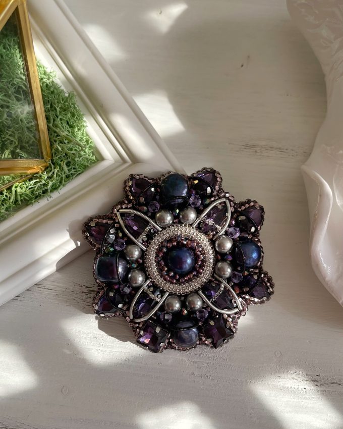 Sagė, segė, sagė su perlais, verslo stilius