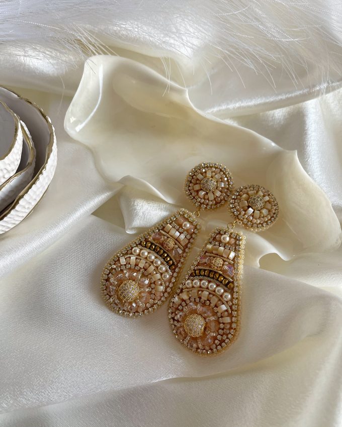 Auskarai su perlais, perlai swarovski, balti auskarai, auksiniai auksiniai auskarai