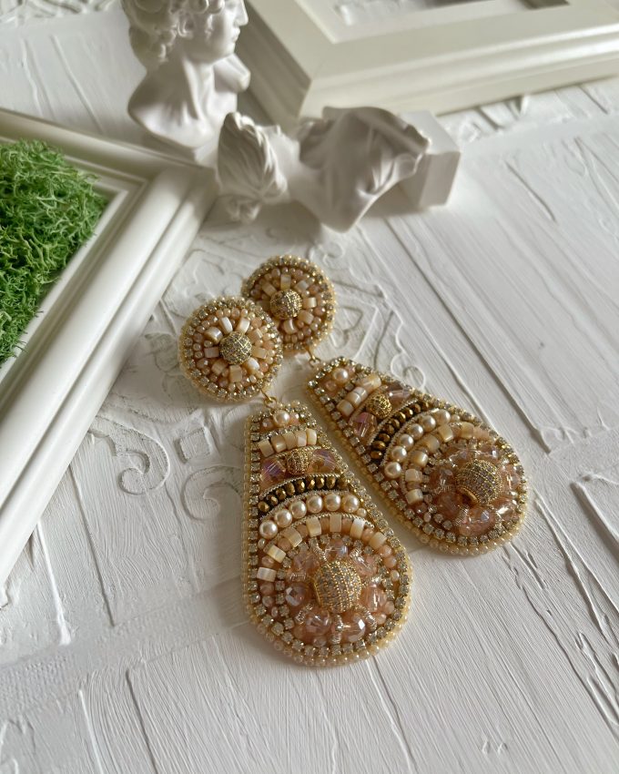 Auskarai su perlais, perlai swarovski, raudoni auskarai, auksiniai auksiniai auskarai