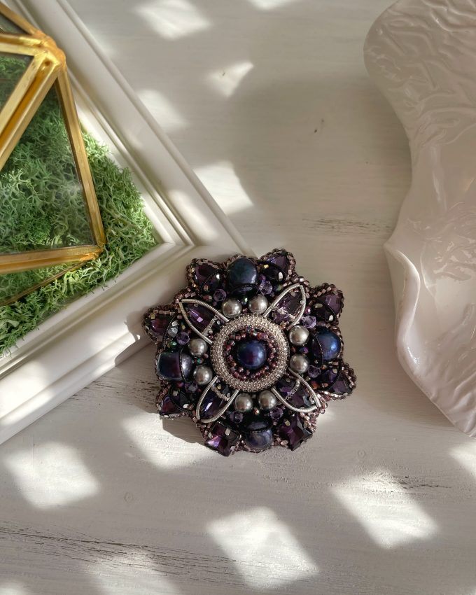 Sagė, segė, sagė su perlais, verslo stilius, vintažas