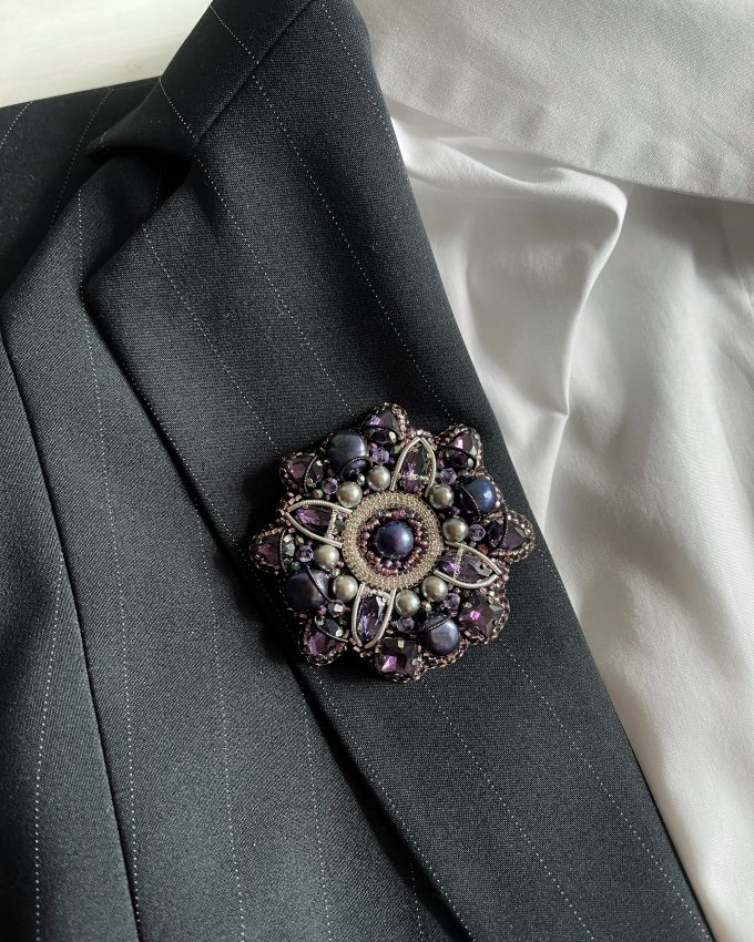 Sagė, segė, sagė su perlais, verslo stilius