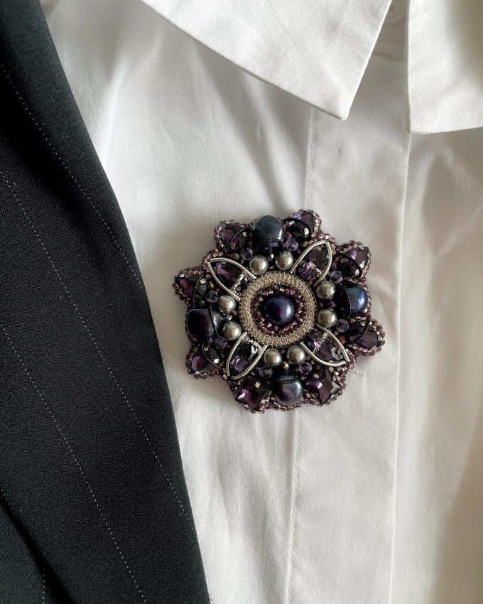 Sagė, segė, sagė su perlais, verslo stilius