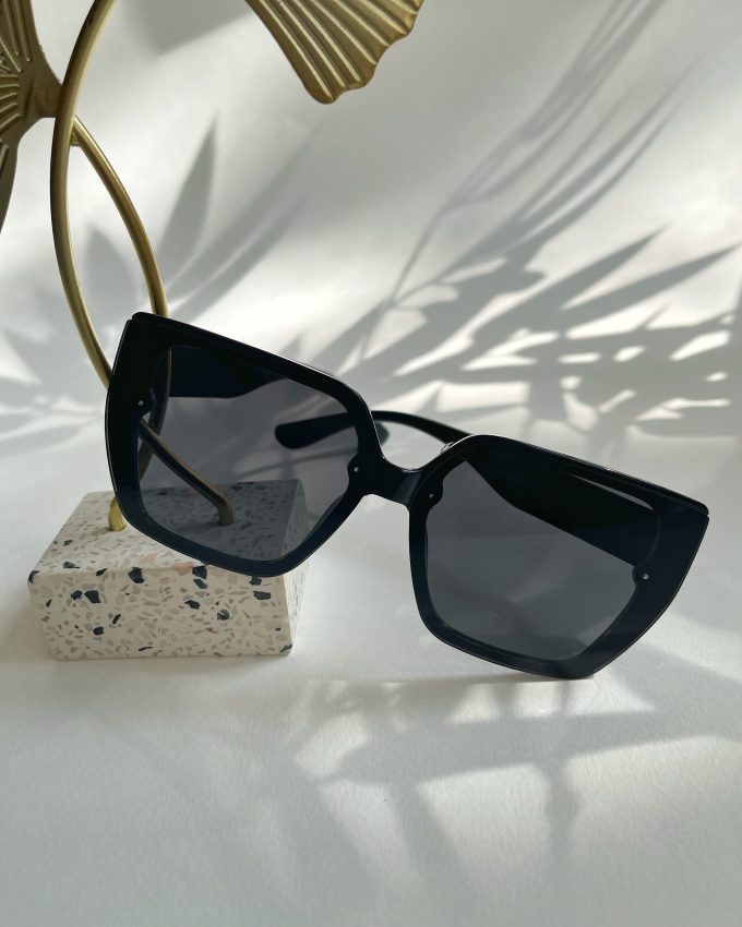 Akiniai nuo saulės, madingi akiniai, stilingi akiniai nuo saulės, saulės akiniai