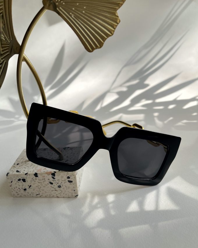 Akiniai nuo saulės, madingi akiniai, stilingi akiniai nuo saulės, saulės akiniai