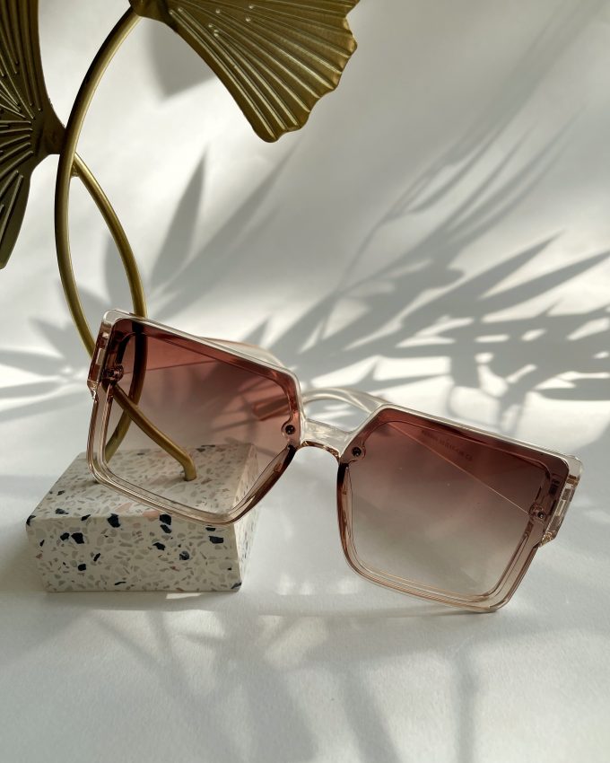 Akiniai nuo saulės, madingi akiniai, stilingi akiniai nuo saulės, saulės akiniai