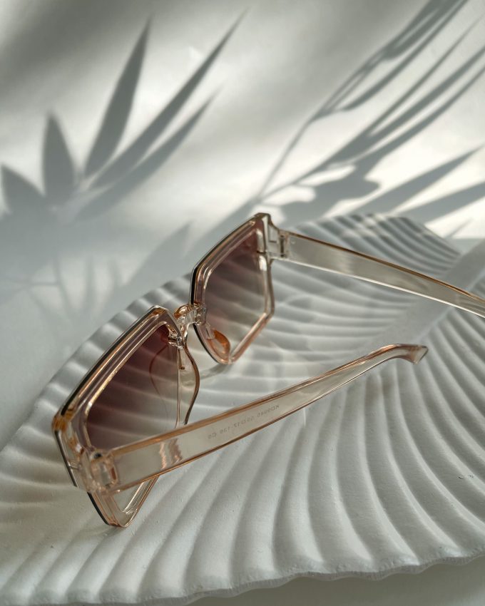 Akiniai nuo saulės, madingi akiniai, stilingi akiniai nuo saulės, saulės akiniai