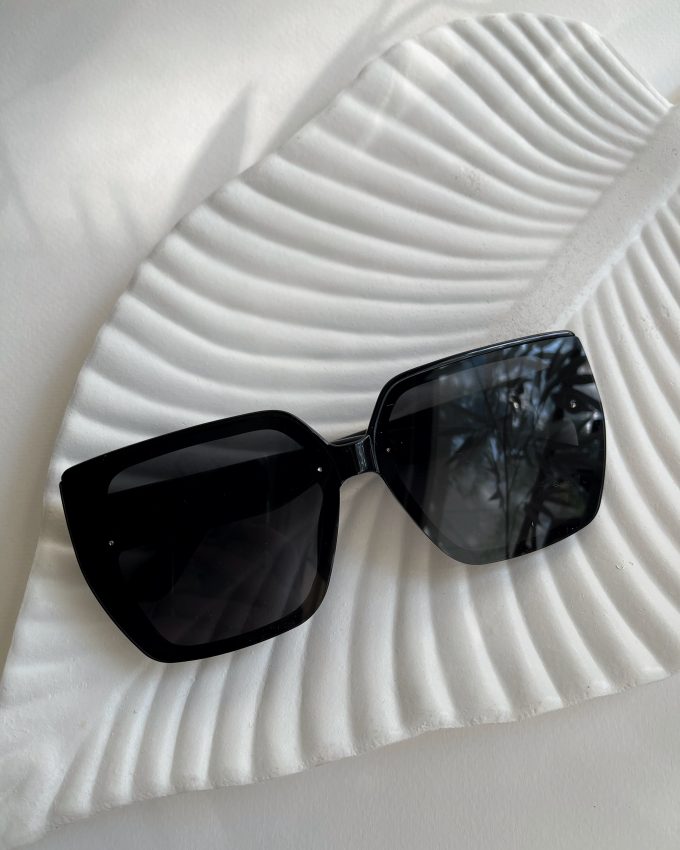 Akiniai nuo saulės, madingi akiniai, stilingi akiniai nuo saulės, saulės akiniai