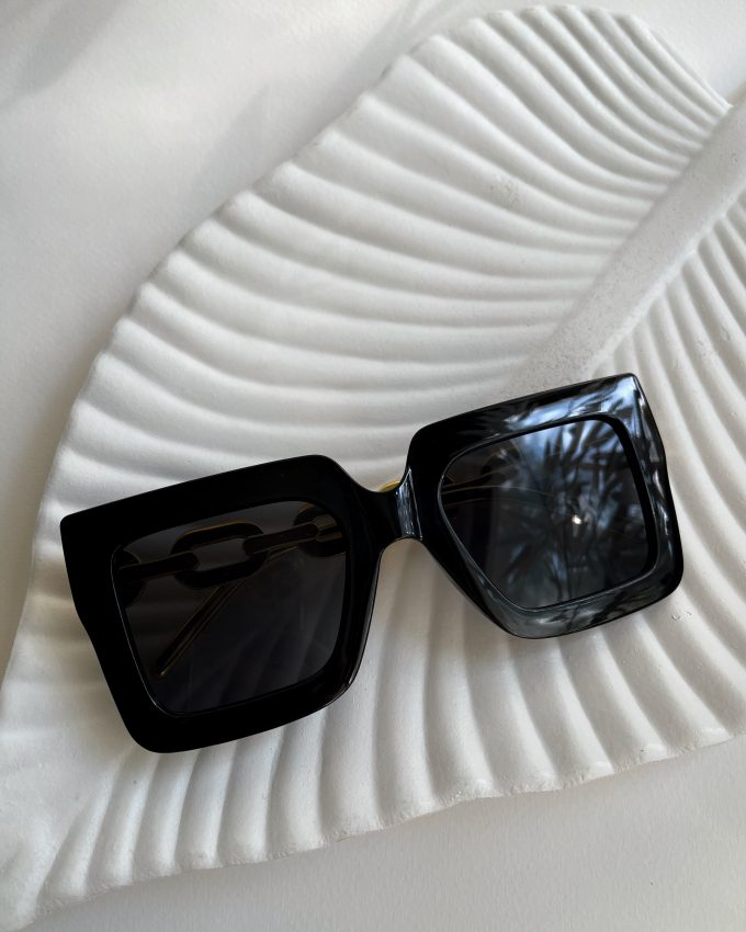 Akiniai nuo saulės, madingi akiniai, stilingi akiniai nuo saulės, saulės akiniai