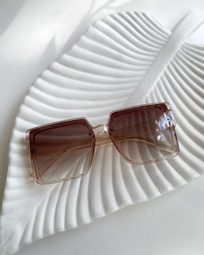 Akiniai nuo saulės, madingi akiniai, stilingi akiniai nuo saulės, saulės akiniai