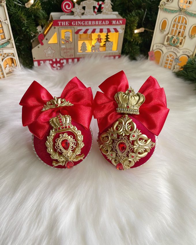 raudonos spalvos ranku darbo eglutes zaisliukai