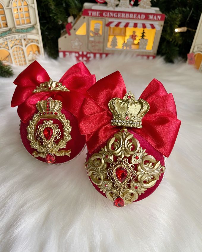 raudonos spalvos ranku darbo eglutes zaisliukai