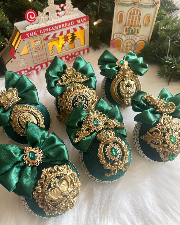 zalios spalvos ranku darbo eglutes zaisliukai