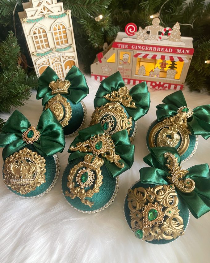 zalios spalvos ranku darbo eglutes zaisliukai