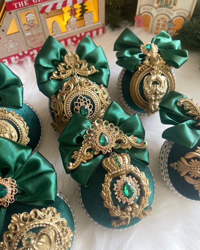 zalios spalvos ranku darbo eglutes zaisliukai