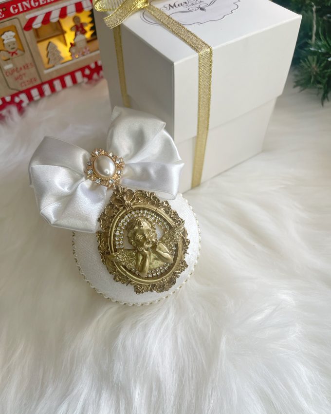 ranku darbo eglutes zaisliukai