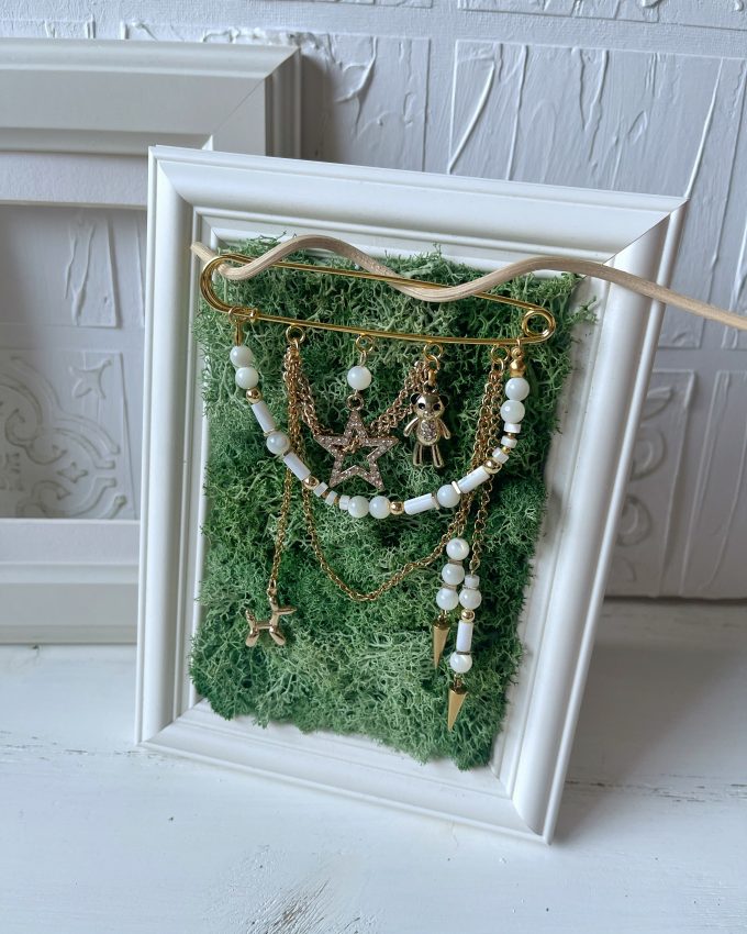 perlų sagė, auksinė sagė, balta sagė