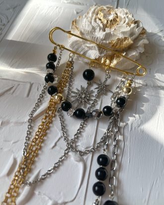 akmenų sagė, auksinė sagė, juoda sagė, dovana jai, dovanos moterims