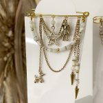 perlų sagė, auksinė sagė, balta sagė, dovana jai, dovanos moterims